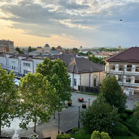 Old Town View- Ultracentral Apartment Targoviste Exterior photo